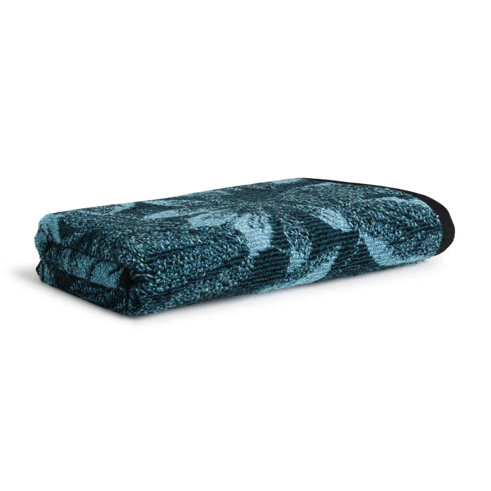 m-ve-tide-leaves-duschtuch-67-x-140-cm-100-baumwolle-deep-lake-turquoise image 1
