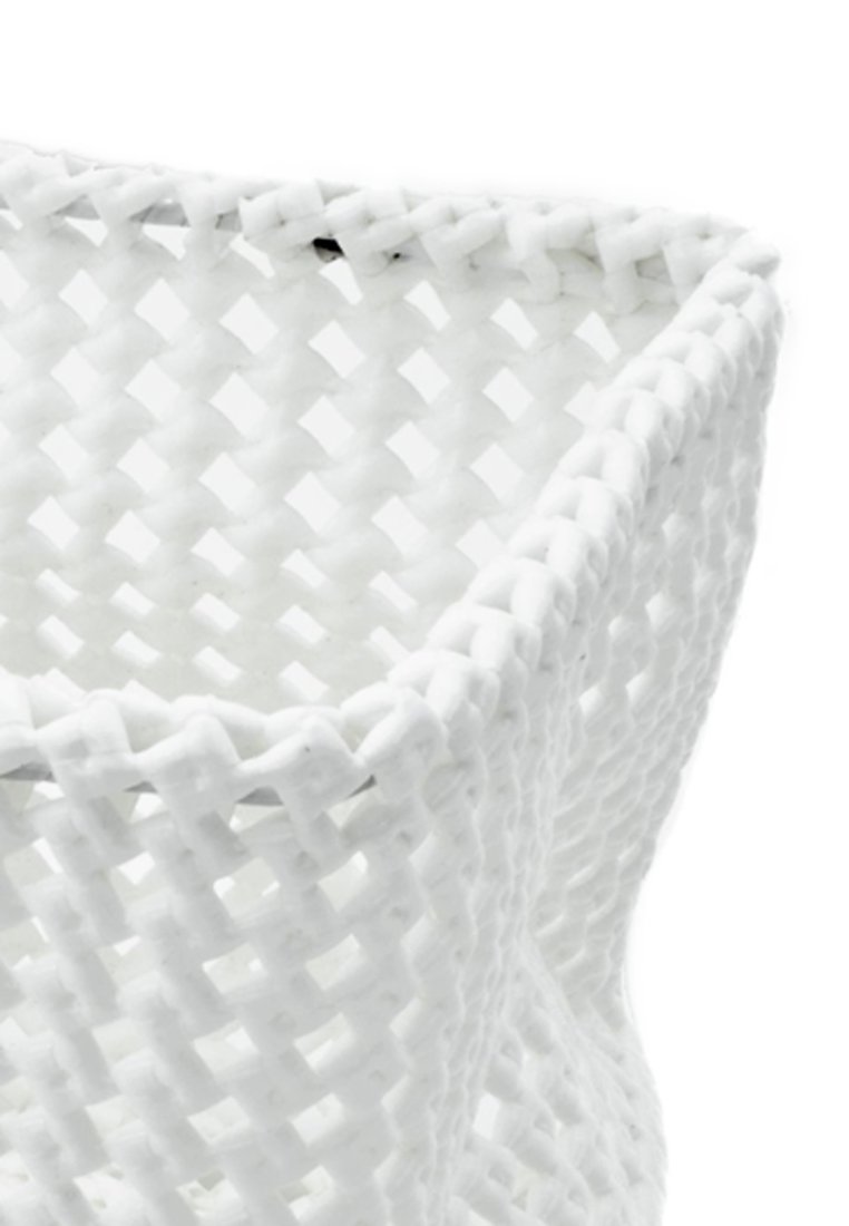 m-ve-tube-quadratischer-korb-15-x-15-x-15-cm-formbarer-kunststoff-off-white-hand image 3