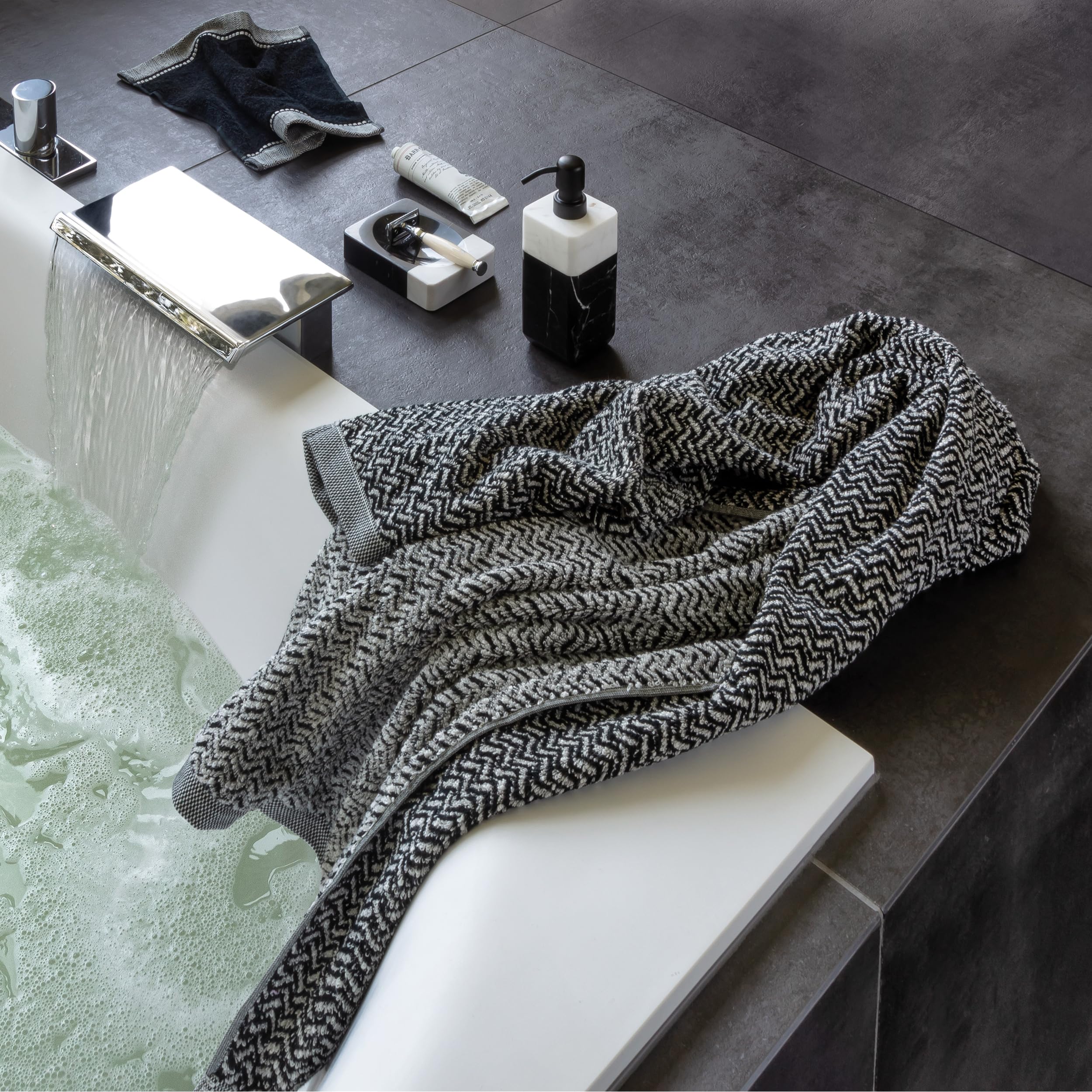 m-ve-brooklyn-uni-mit-fischgratbord-re-seiftuch-30-x-30-cm-cashmere image 5