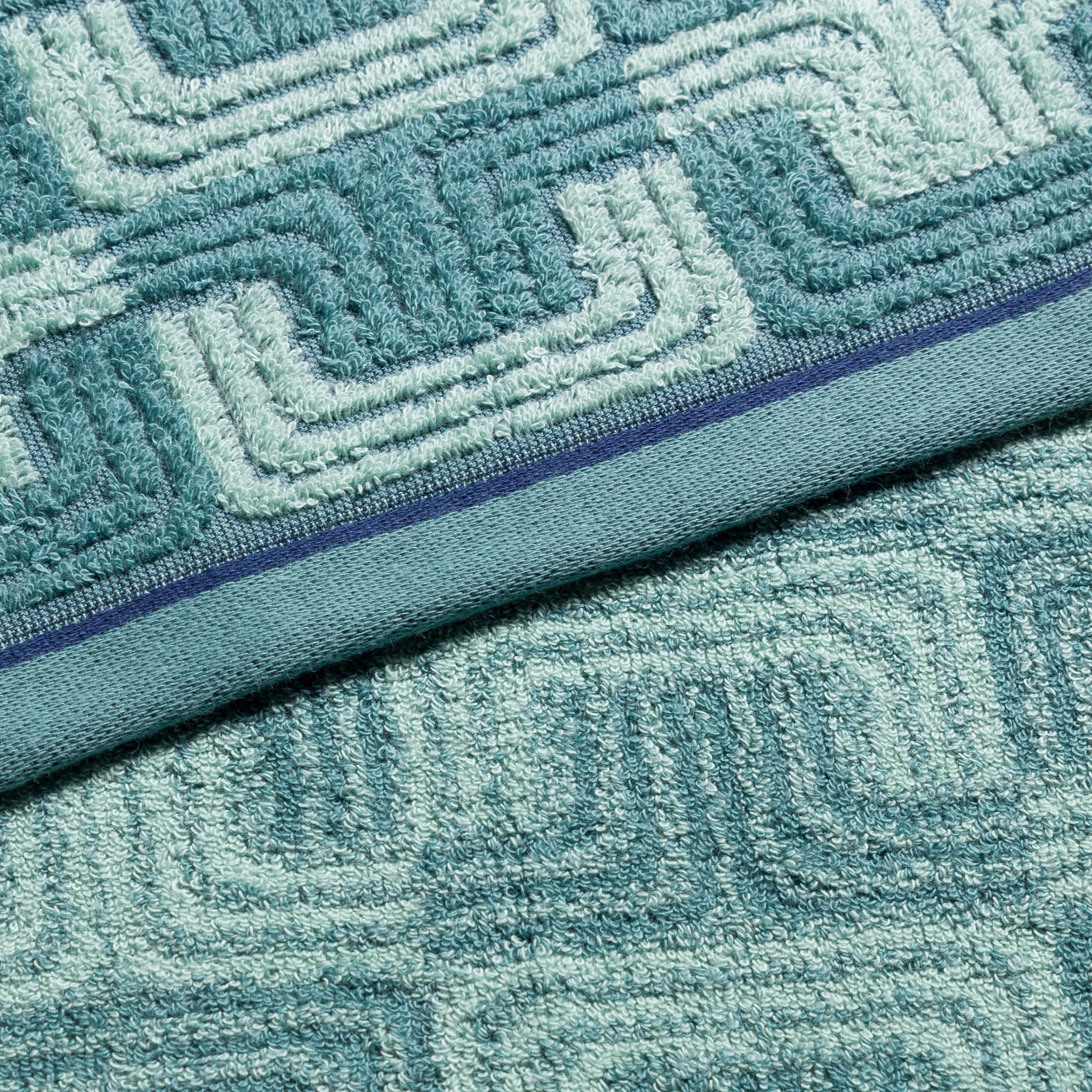 m-ve-geometric-shapes-texture-duschtuch-67-x-140-cm-cactus-limitierte-jacquard-k image 3